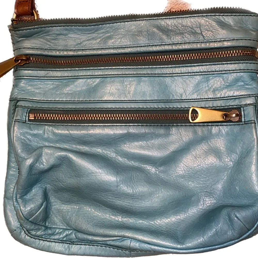 EUC Fossil Cowhide Leather Crossbody Teal 10.5L x 11.5W